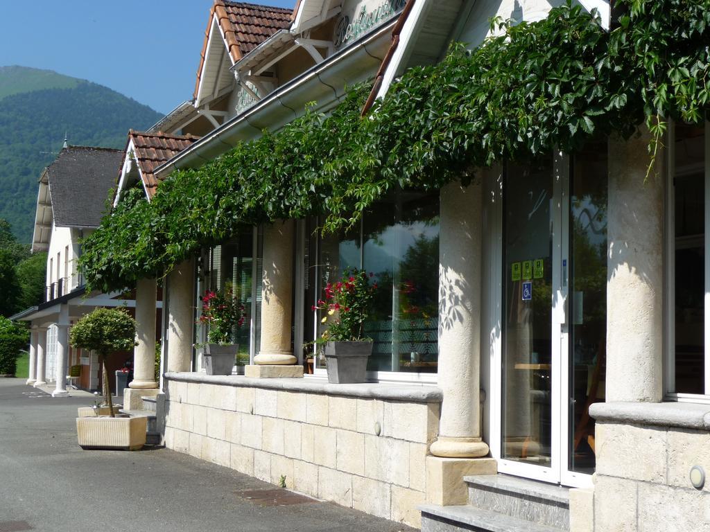 Logis Hotel L'Ayguelade Bielle Exterior photo