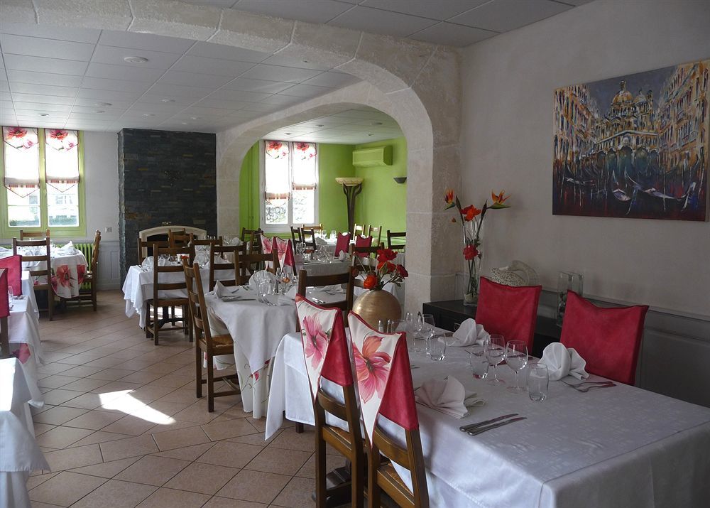 Logis Hotel L'Ayguelade Bielle Exterior photo