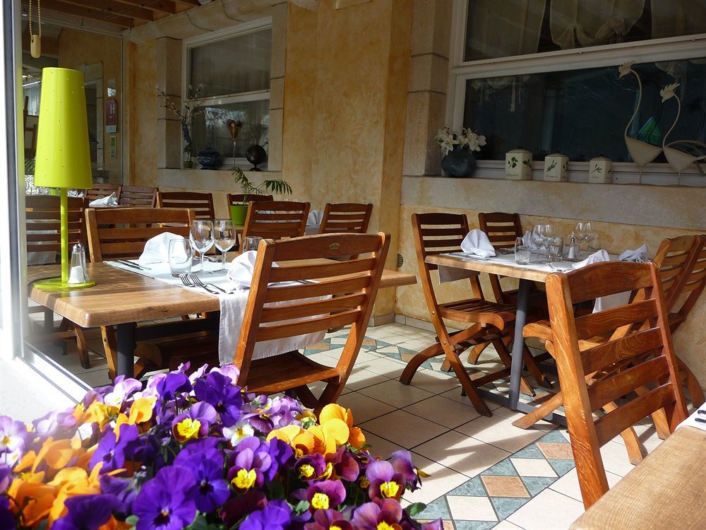 Logis Hotel L'Ayguelade Bielle Exterior photo