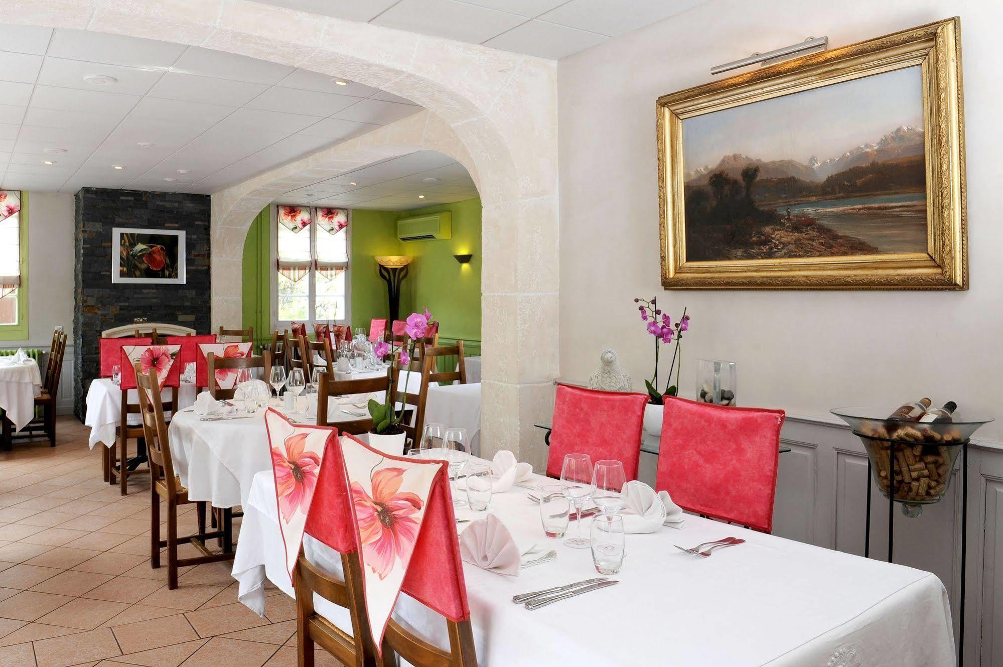 Logis Hotel L'Ayguelade Bielle Exterior photo