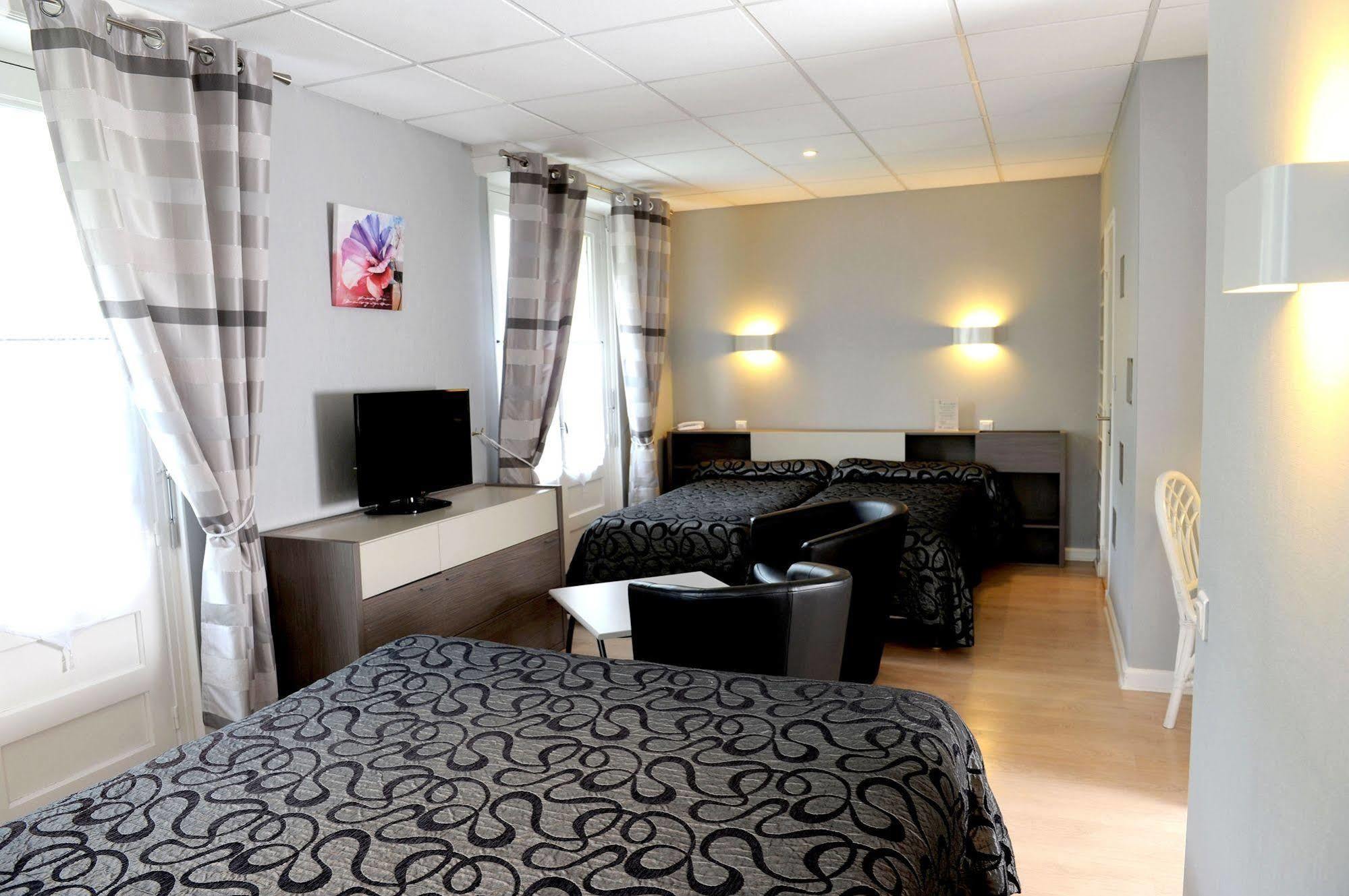 Logis Hotel L'Ayguelade Bielle Exterior photo