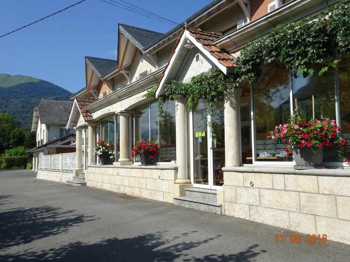 Logis Hotel L'Ayguelade Bielle Exterior photo