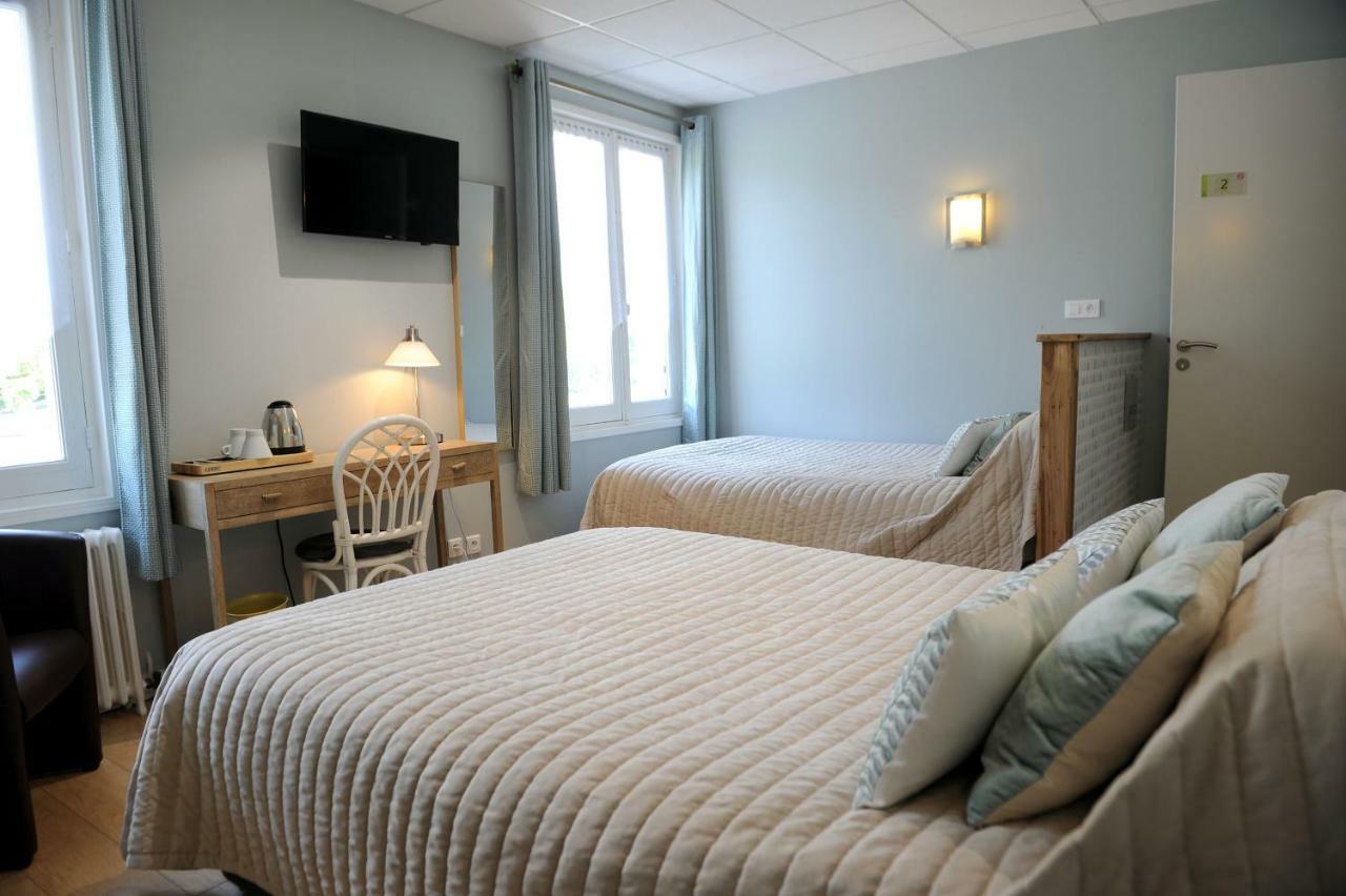 Logis Hotel L'Ayguelade Bielle Exterior photo
