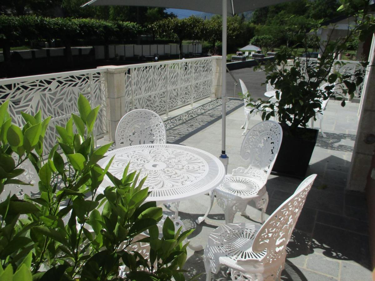 Logis Hotel L'Ayguelade Bielle Exterior photo